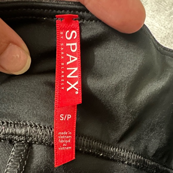 SPANX Faux Leather Leggings Size Small - Picture 8 of 10